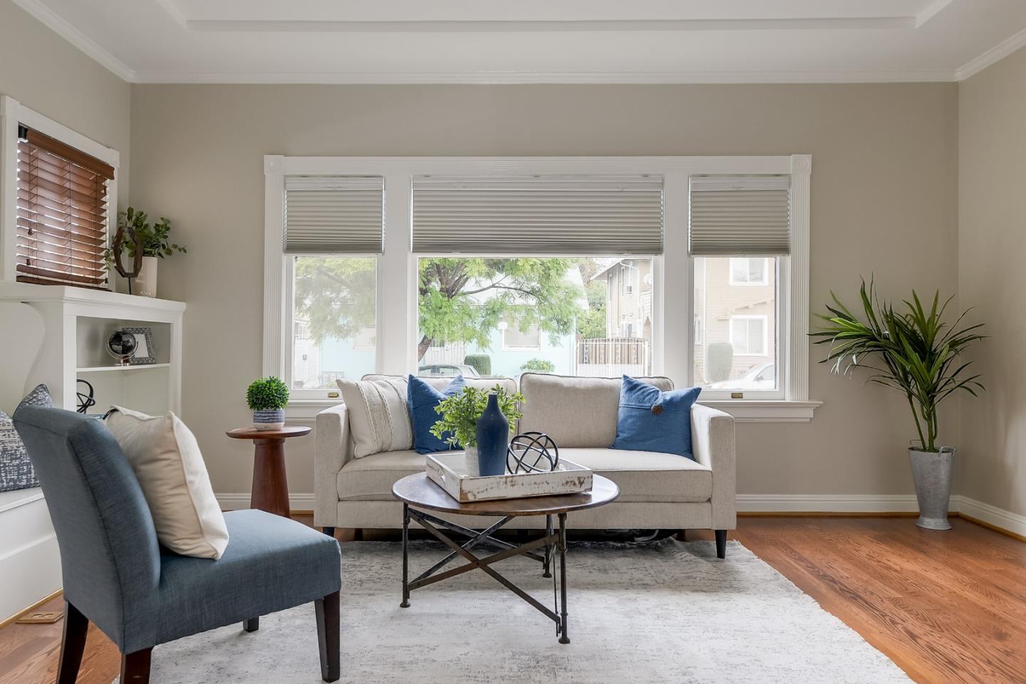 322 E Saint James Street