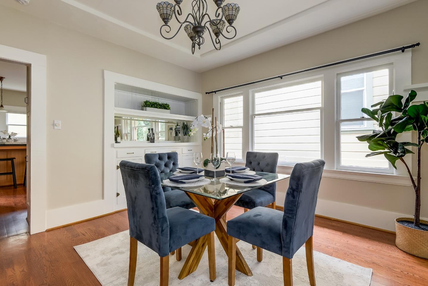 322 E Saint James Street