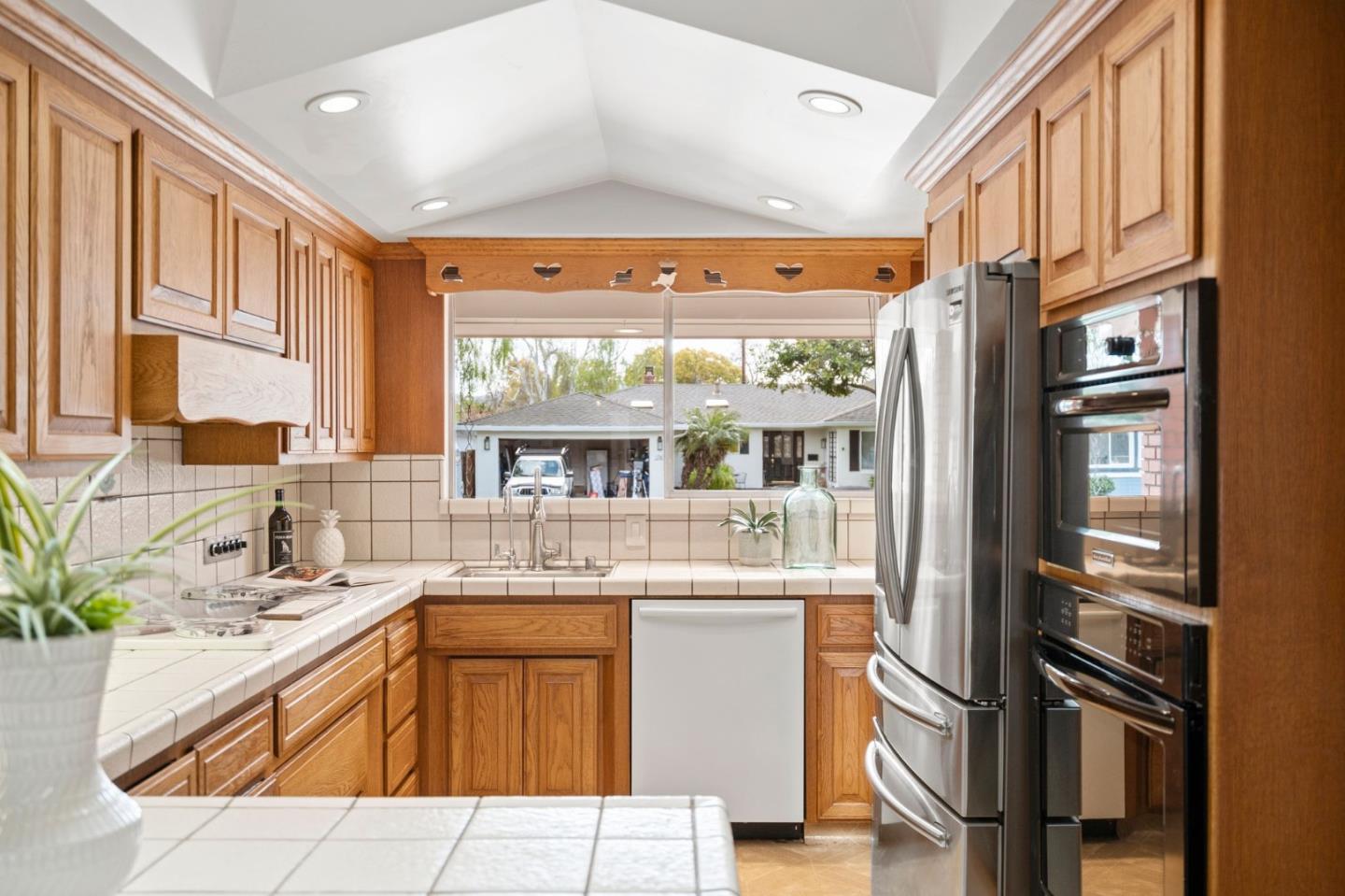 1742 Willow Creek CT