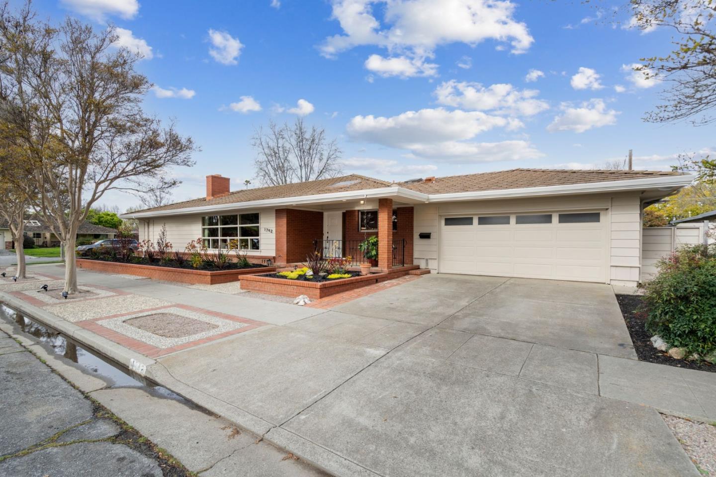 1742 Willow Creek CT