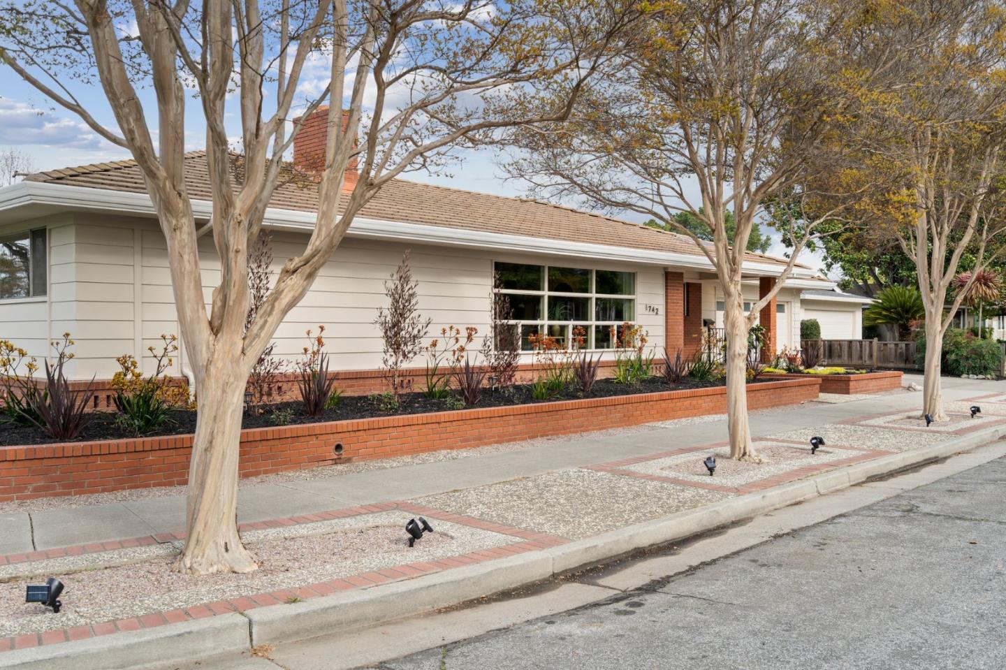 1742 Willow Creek CT