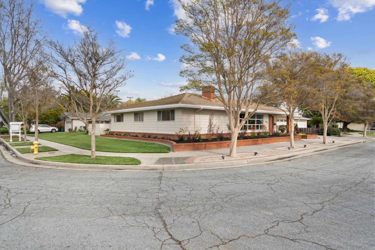 1742 Willow Creek CT