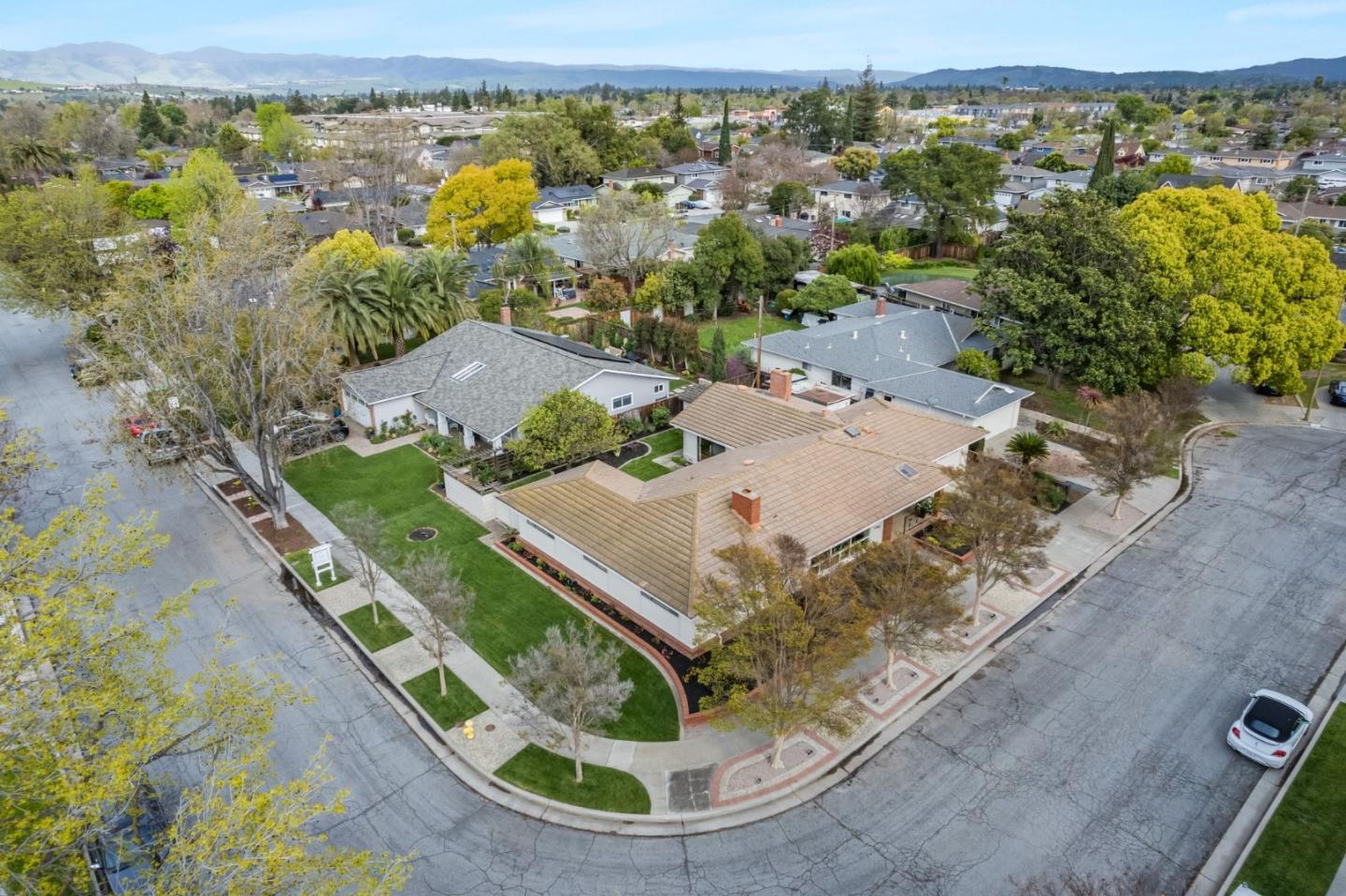 1742 Willow Creek CT