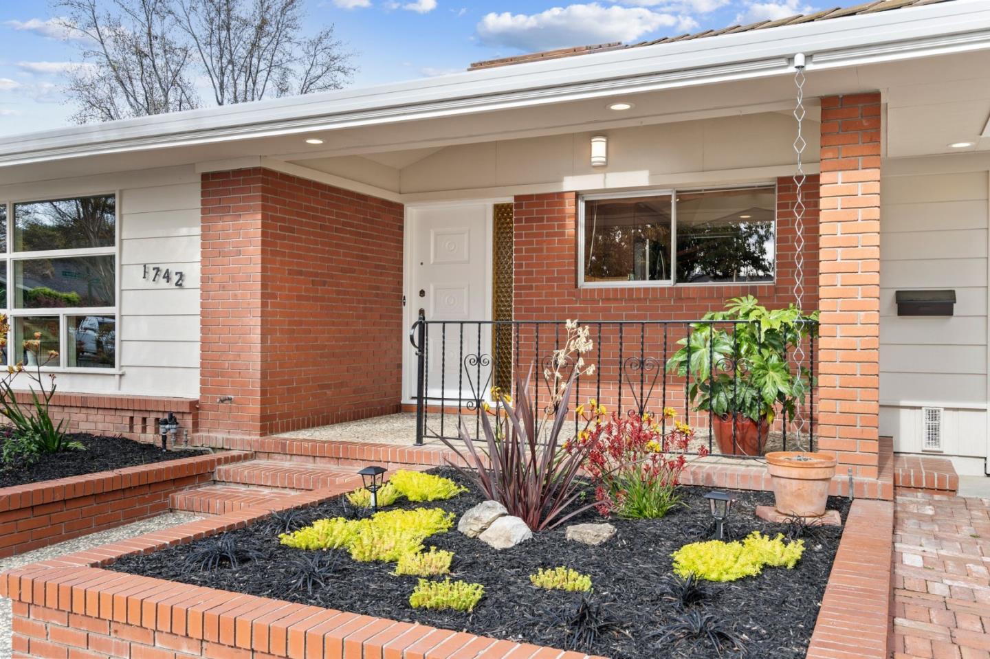 1742 Willow Creek CT