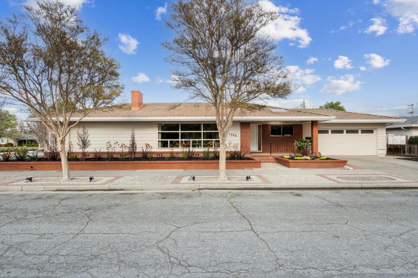 1742 Willow Creek CT