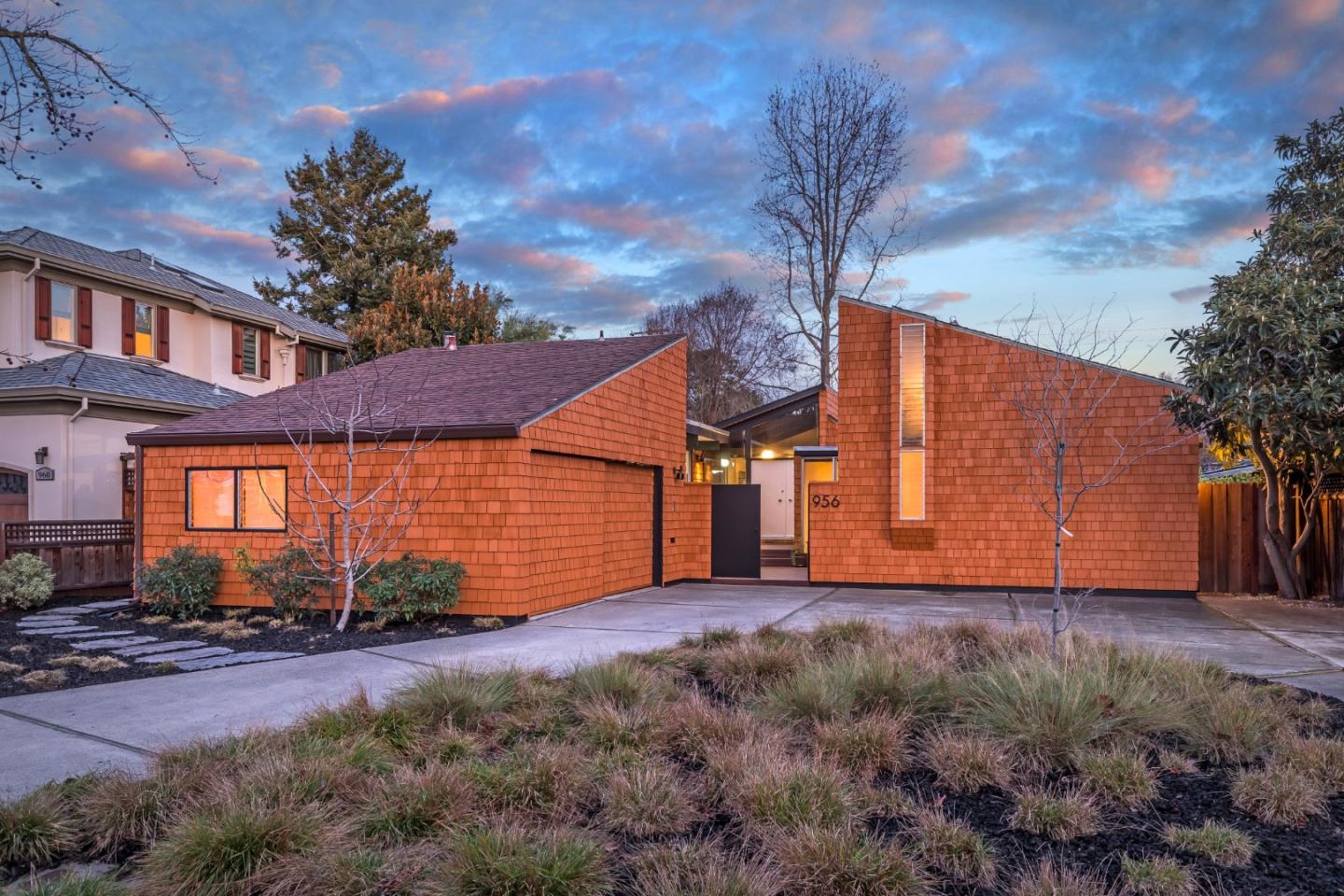 956 N California AVE