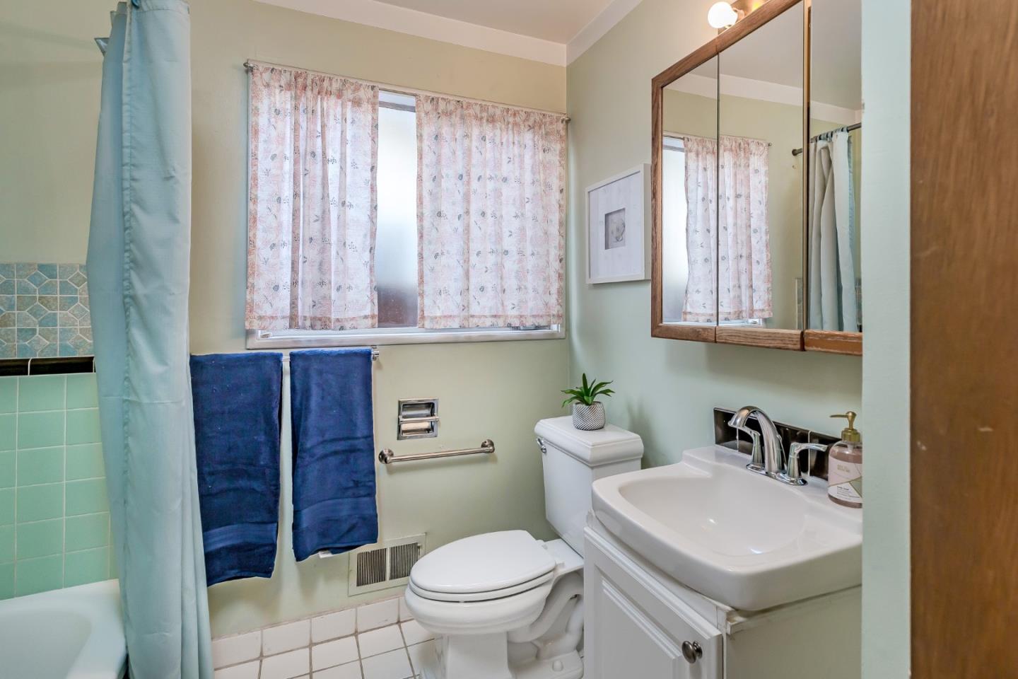 1158 W Mc Kinley AVE