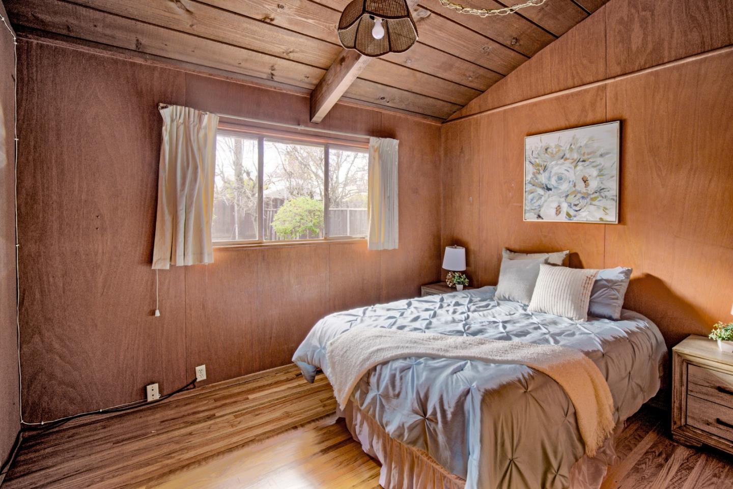 1158 W Mc Kinley AVE