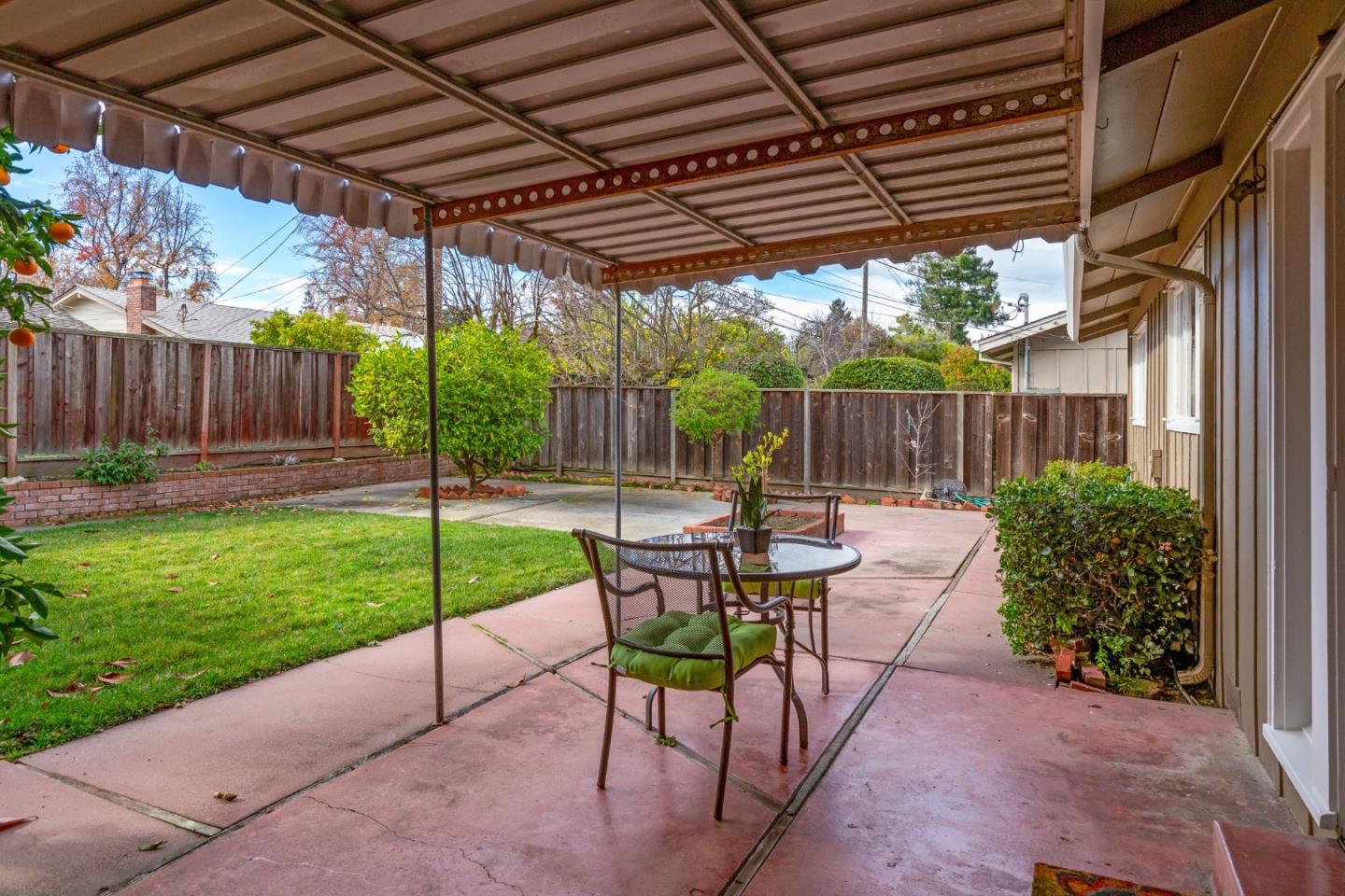 1158 W Mc Kinley AVE