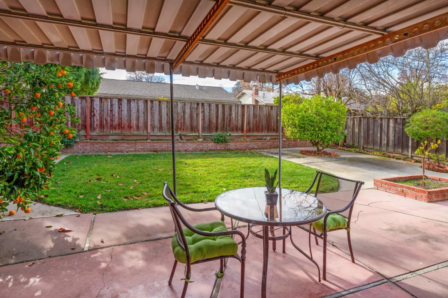 1158 W Mc Kinley AVE