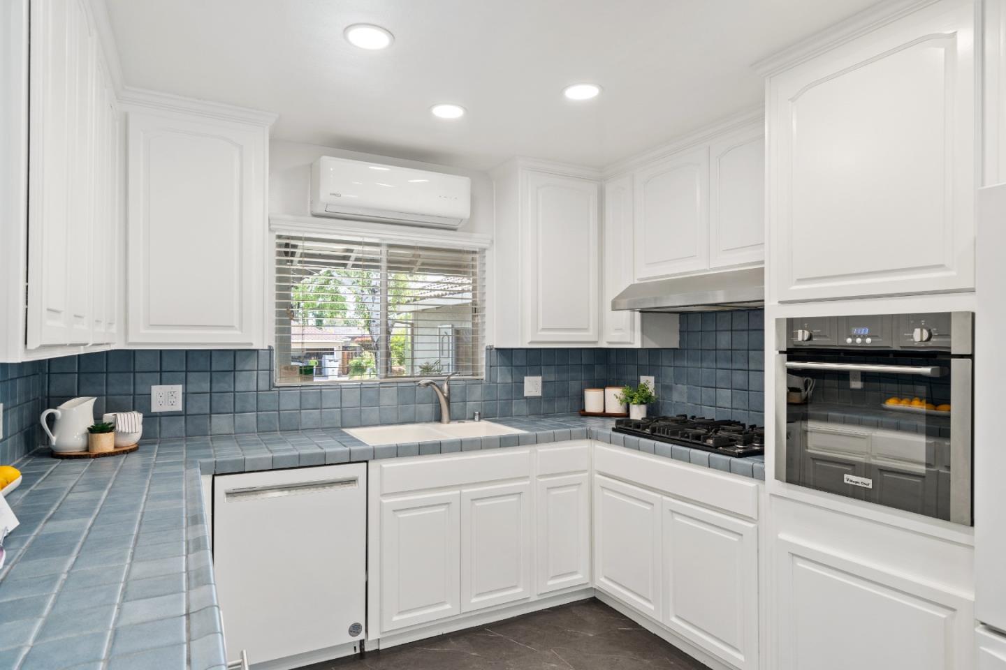 5501 Blossom Acres DR