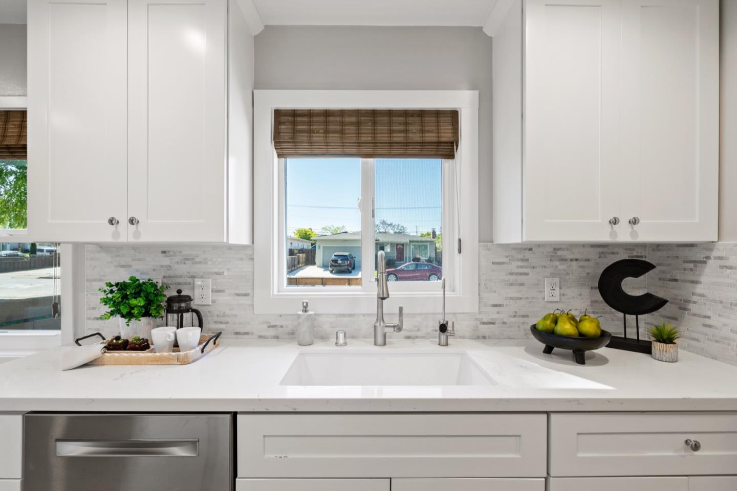 642 San Patricio AVE