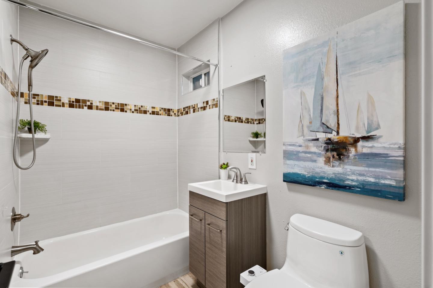 642 San Patricio AVE