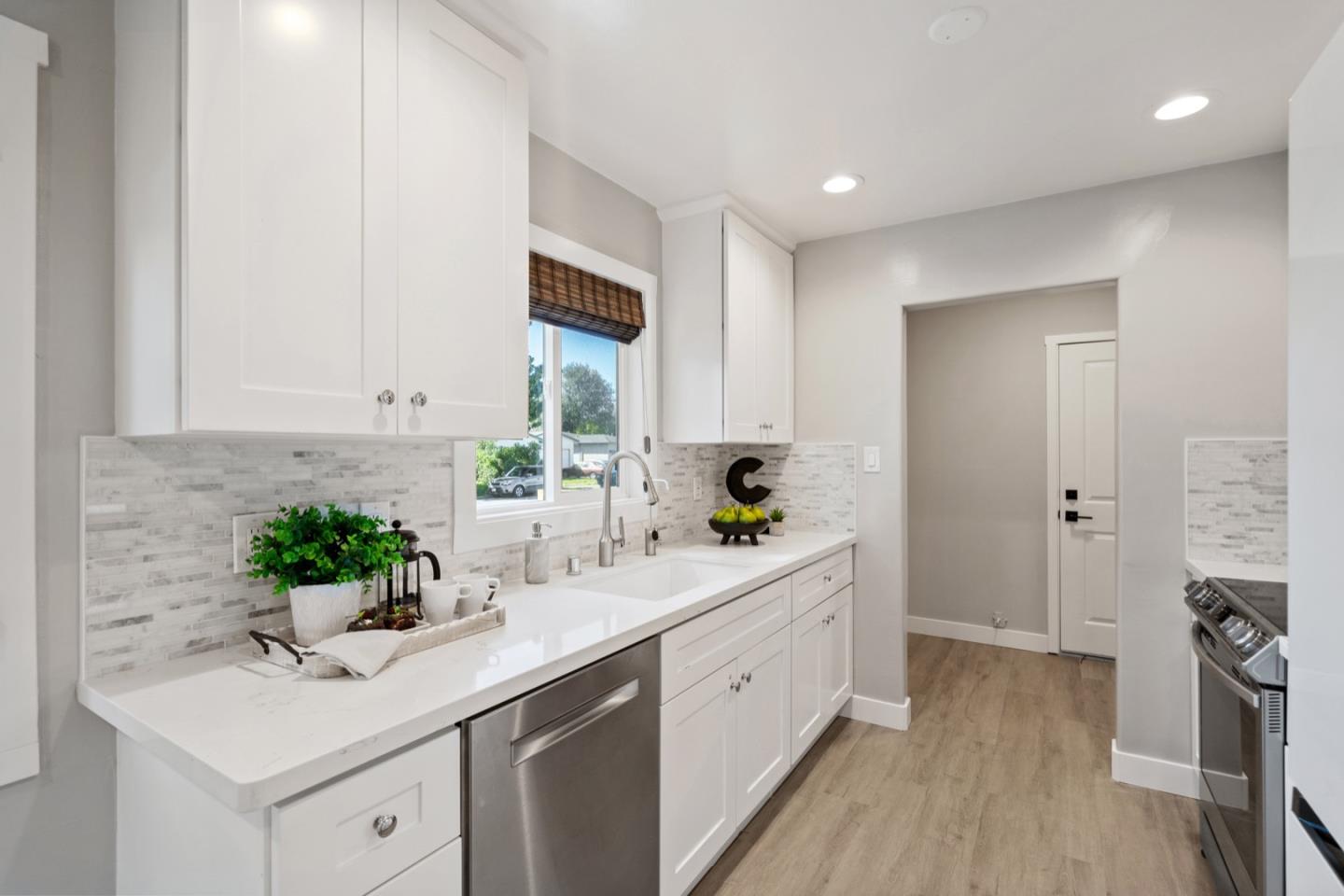 642 San Patricio AVE