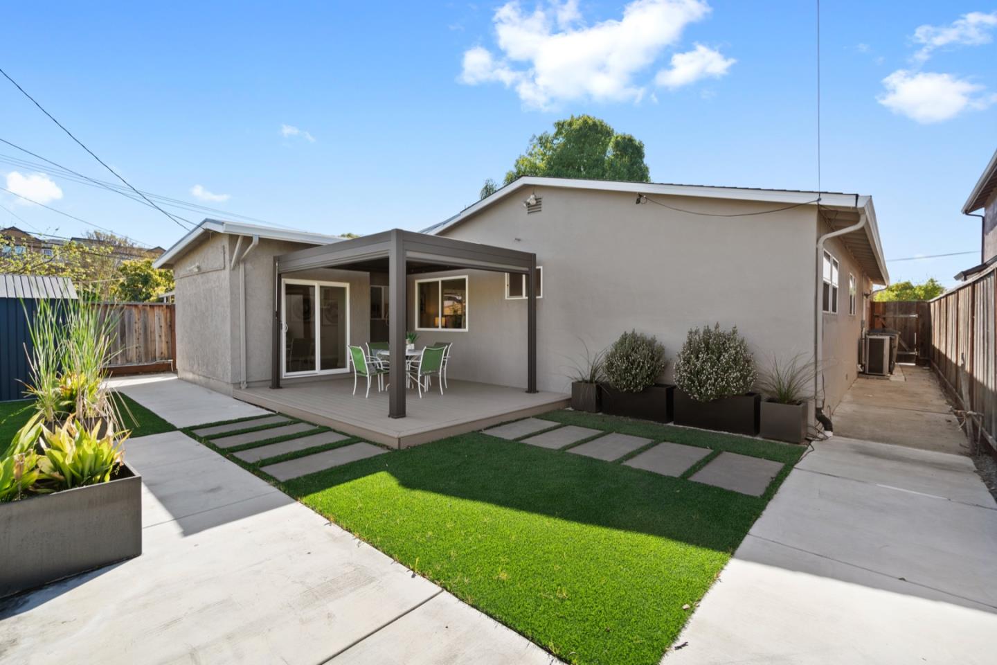 642 San Patricio AVE