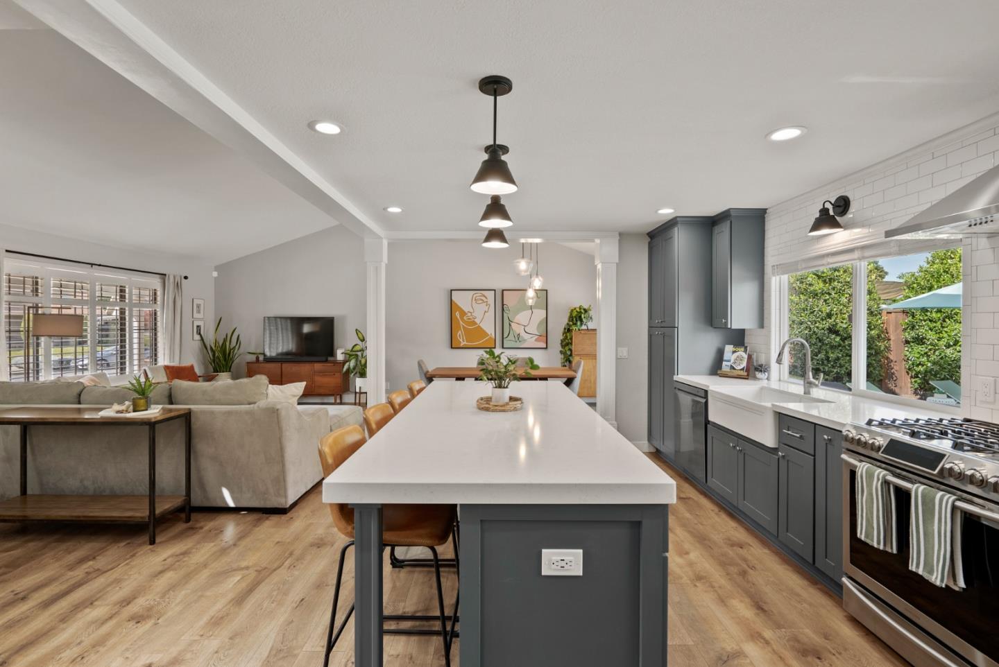 3736 Thousand Oaks DR