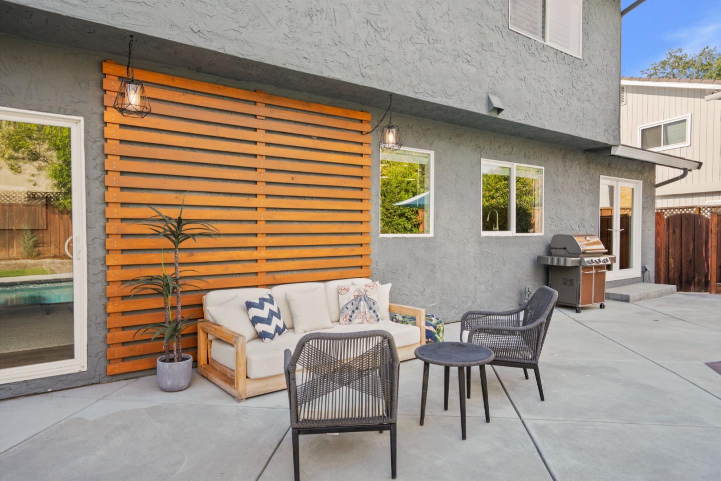 3736 Thousand Oaks DR