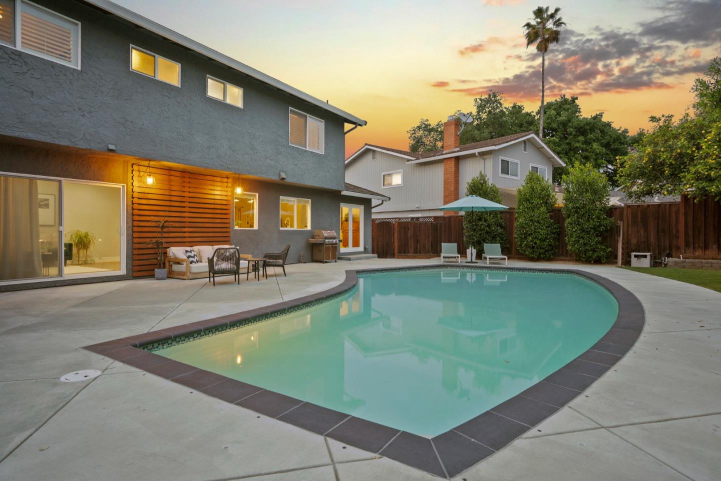 3736 Thousand Oaks DR