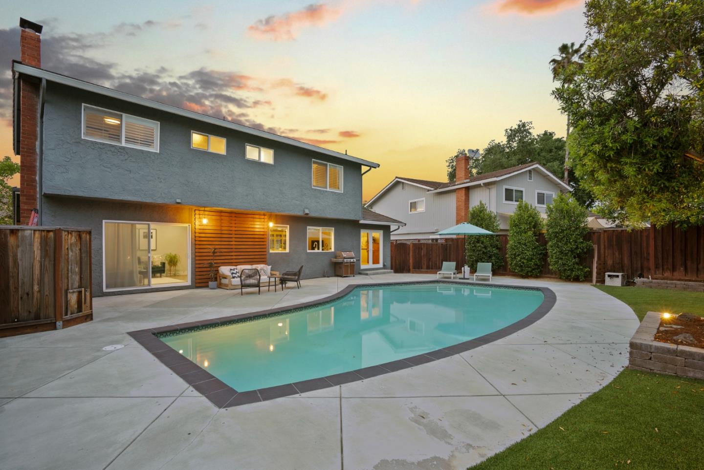 3736 Thousand Oaks DR