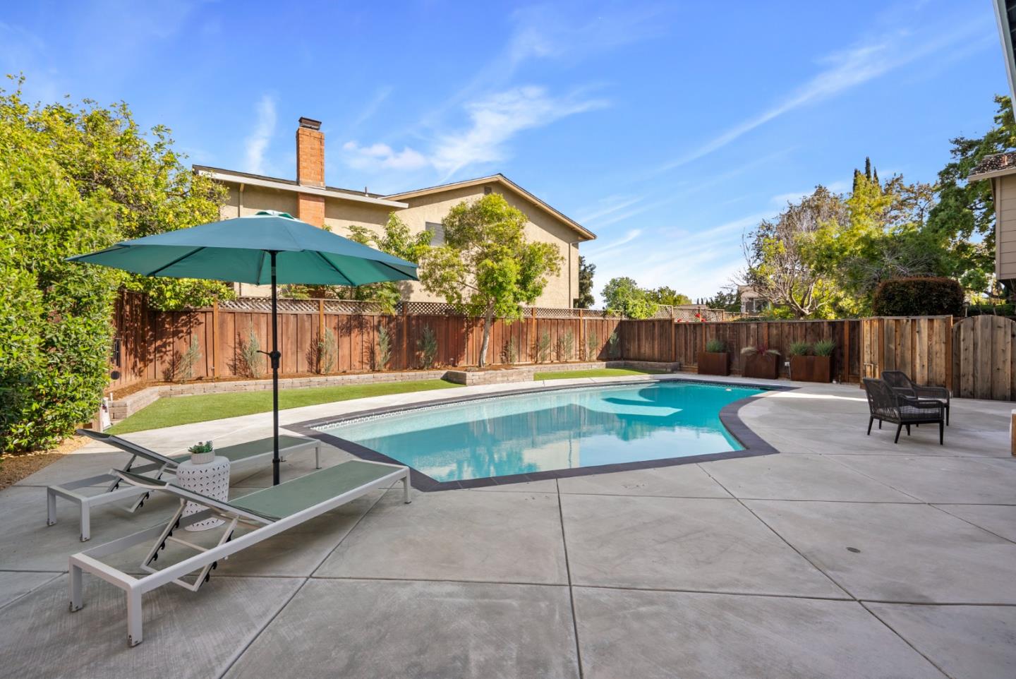 3736 Thousand Oaks DR