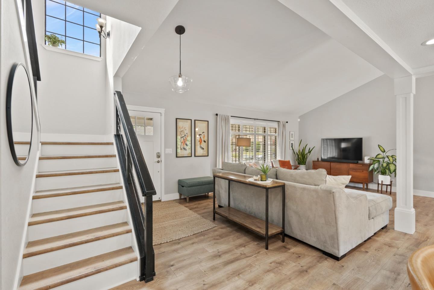 3736 Thousand Oaks DR