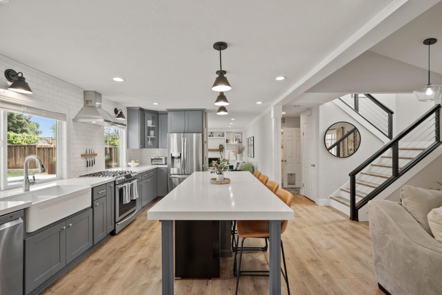 3736 Thousand Oaks DR