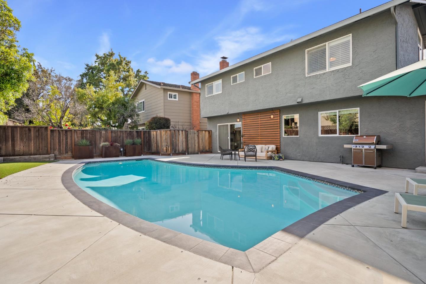 3736 Thousand Oaks DR