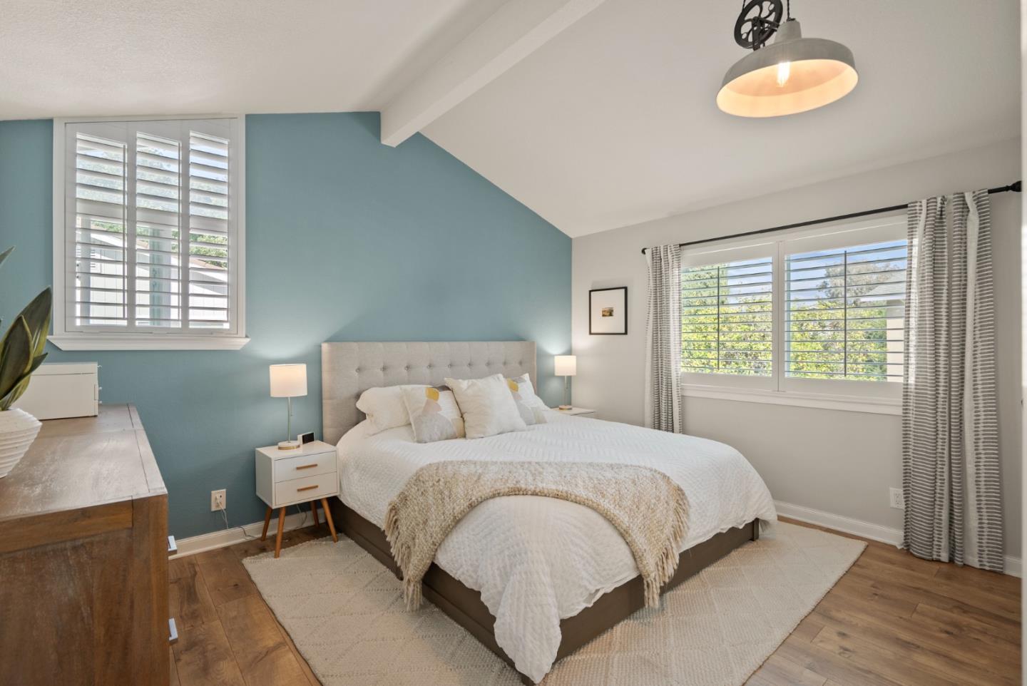 3736 Thousand Oaks DR