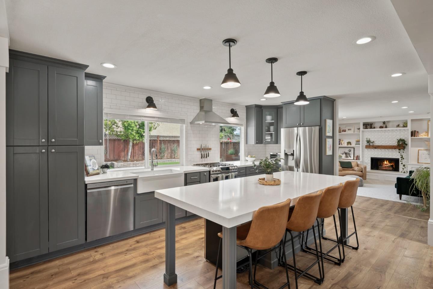 3736 Thousand Oaks DR