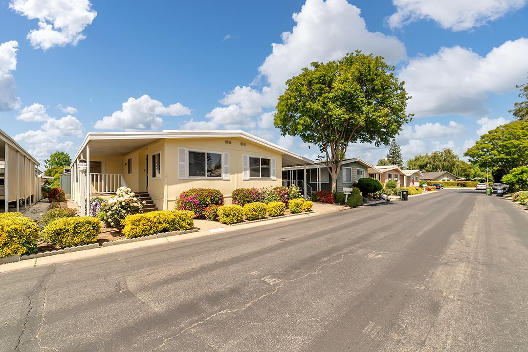 63 Quail Hollow DR 63