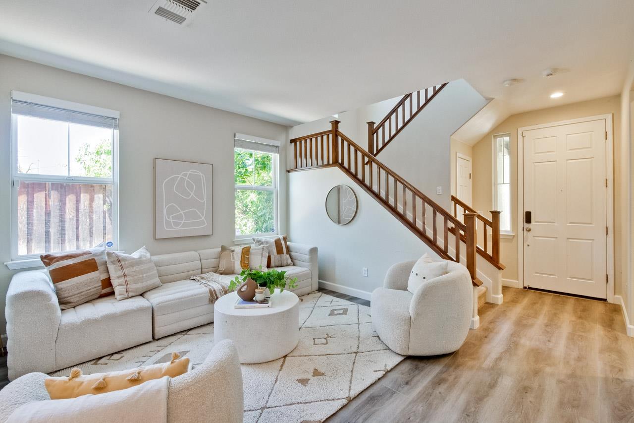 205 Rayos Del Sol DR