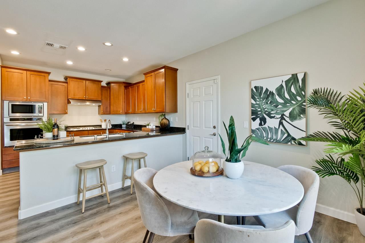 205 Rayos Del Sol DR