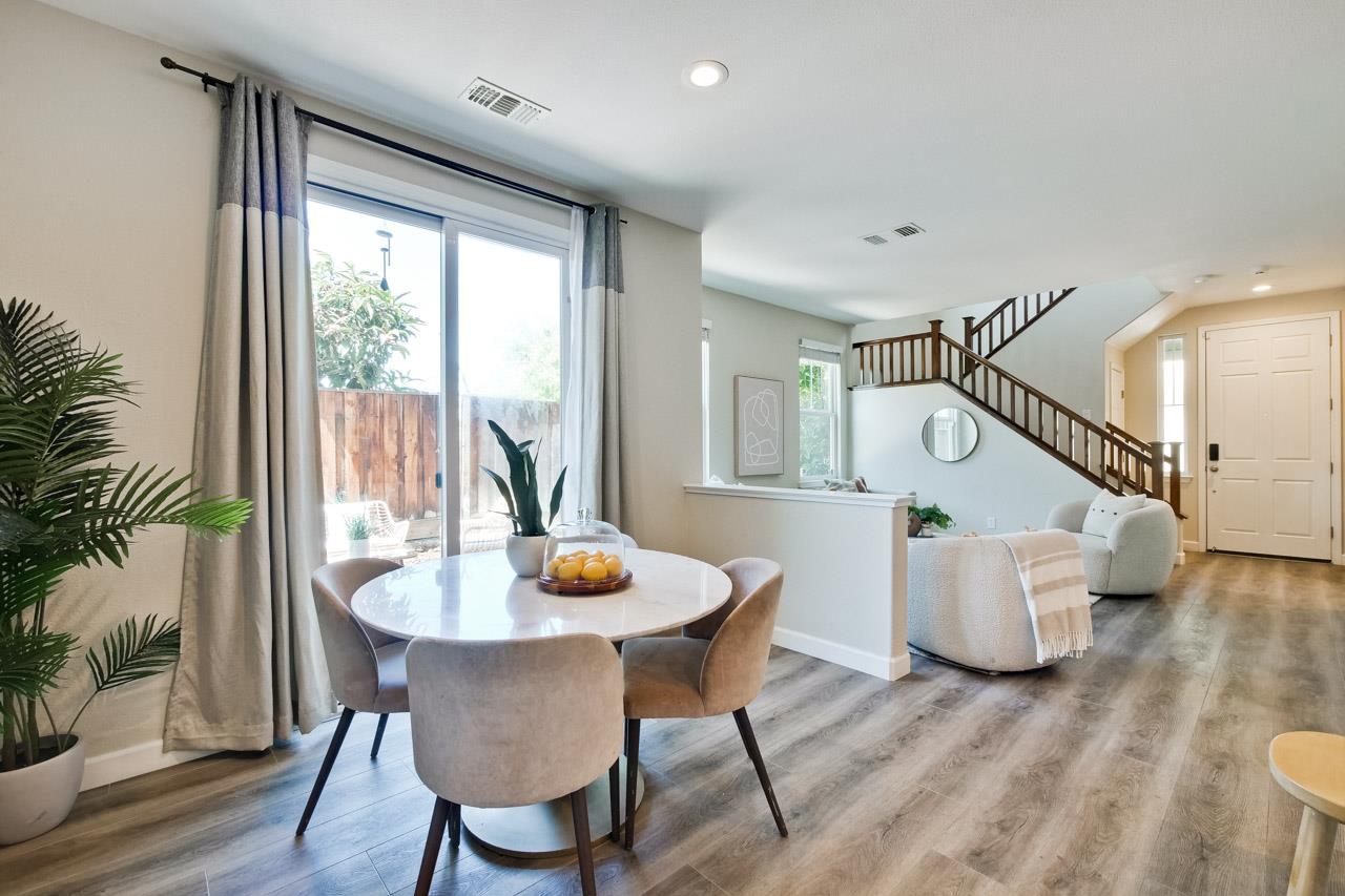 205 Rayos Del Sol DR