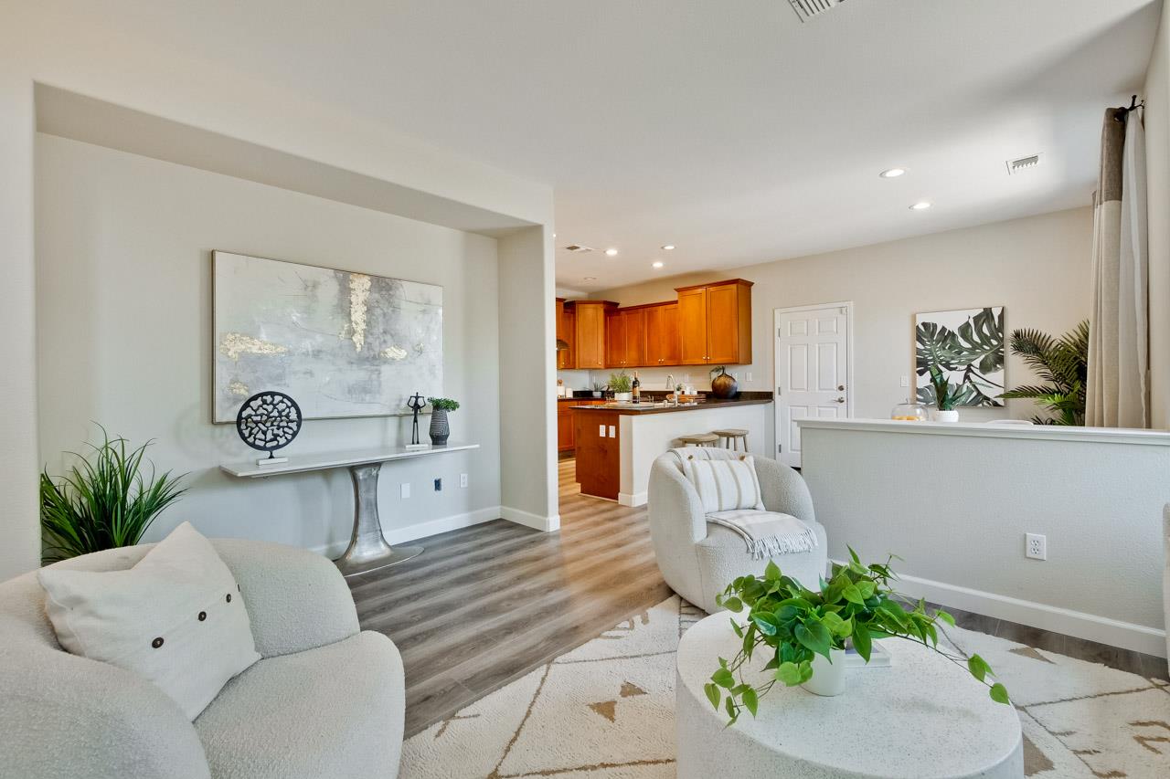 205 Rayos Del Sol DR