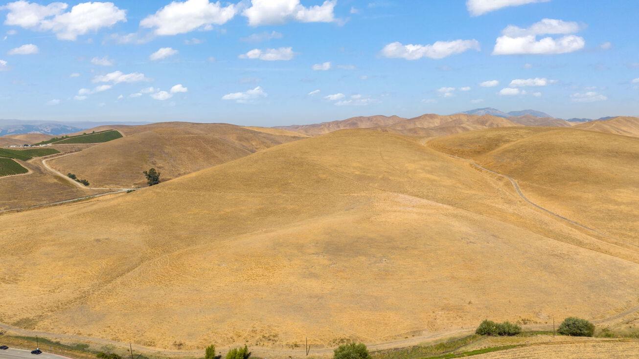 1 Collier Canyon RD