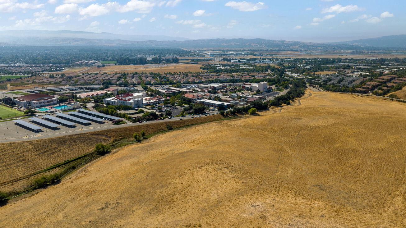 1 Collier Canyon RD