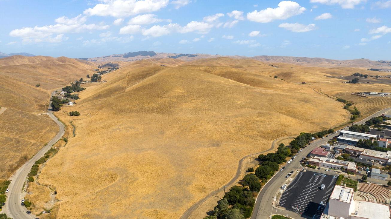 1 Collier Canyon RD