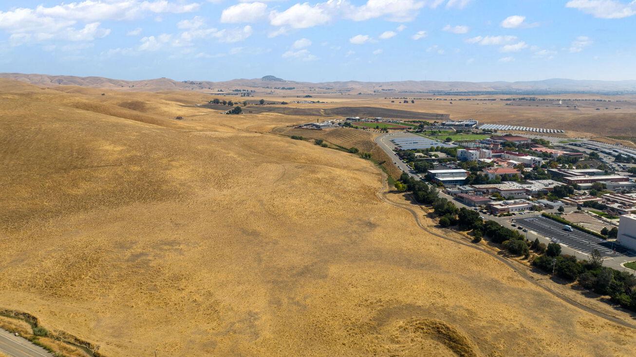 1 Collier Canyon RD