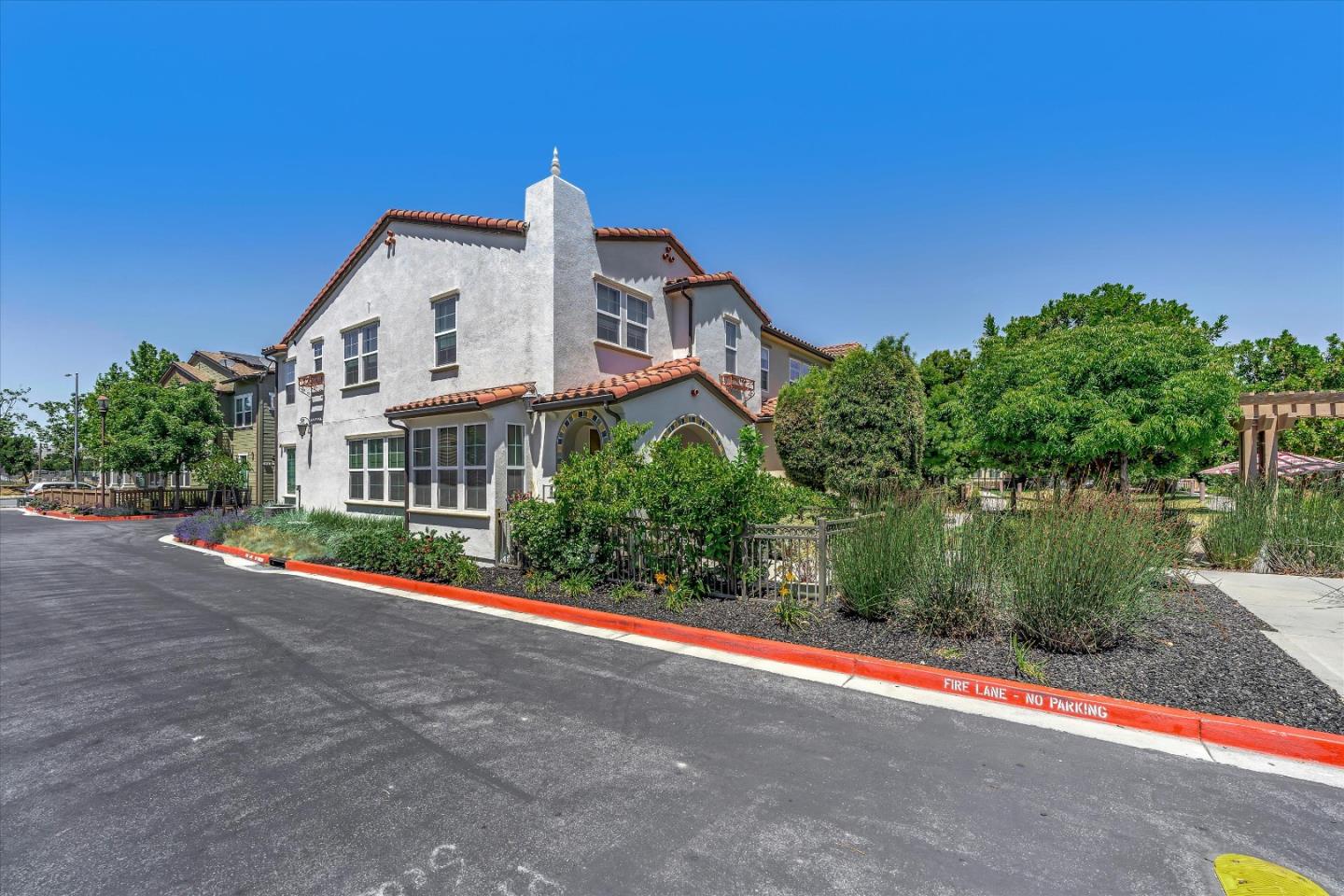 144 Larkspur LOOP