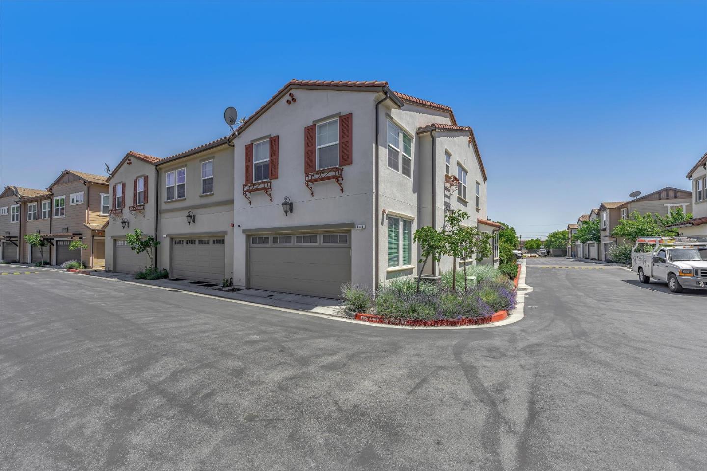 144 Larkspur LOOP