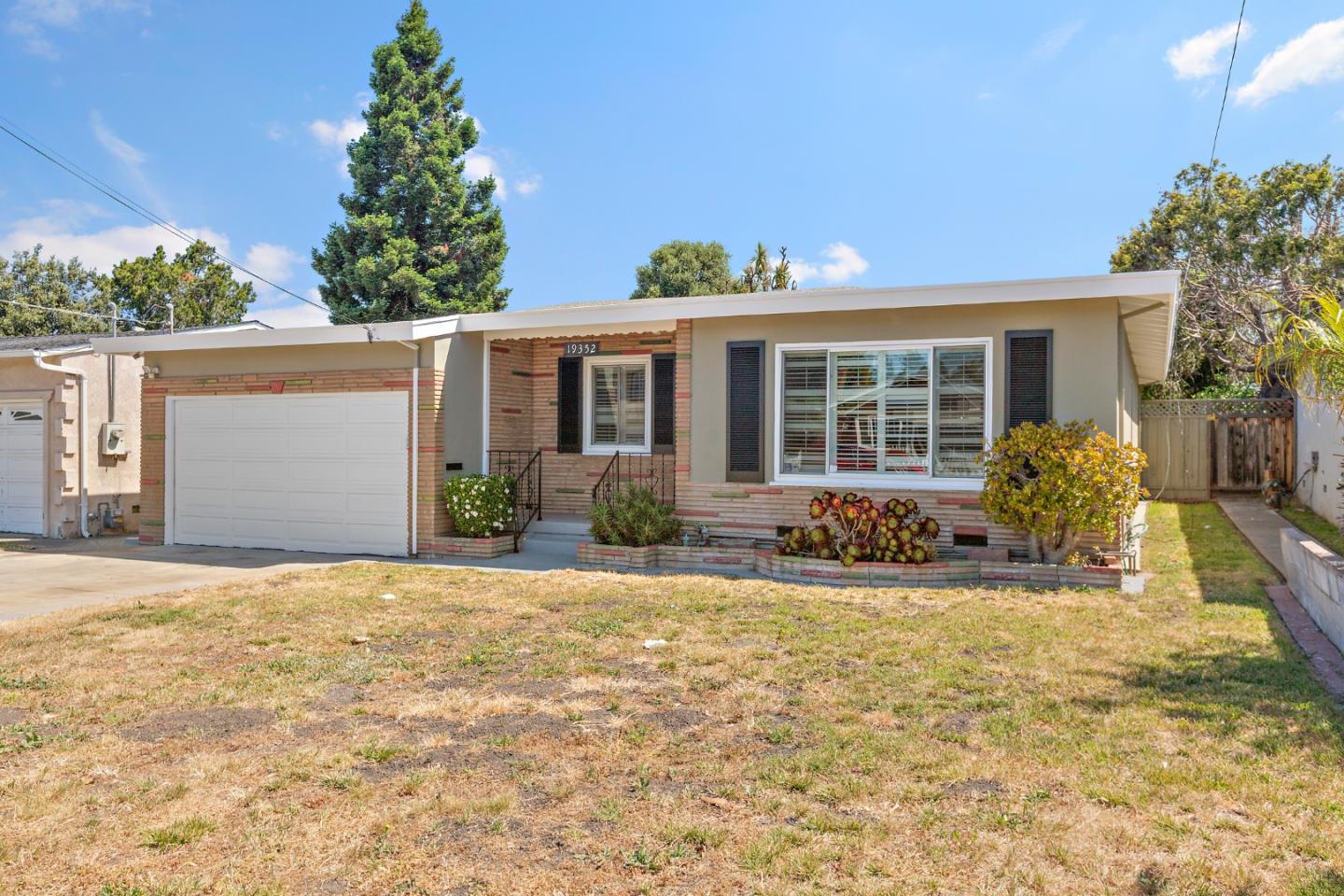 19352 Hathaway AVE