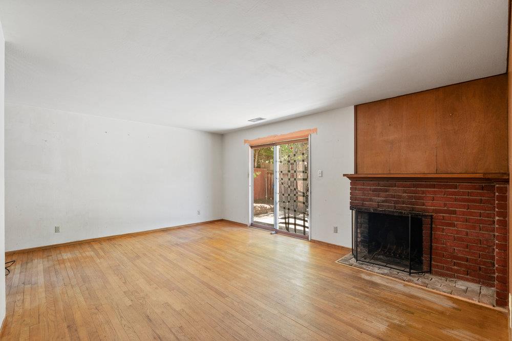 220 Highland Oaks DR