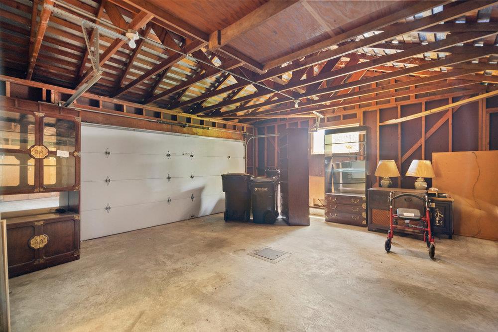 220 Highland Oaks DR