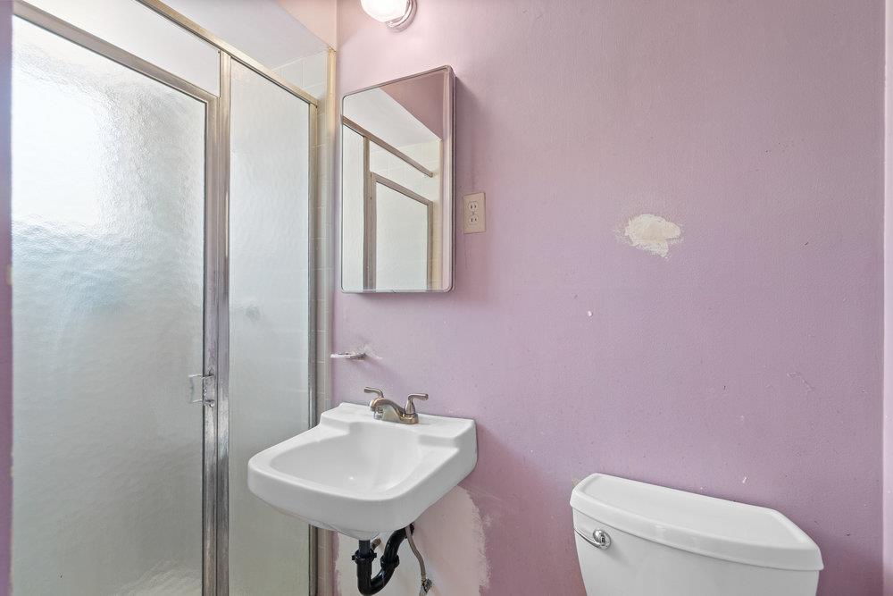 220 Highland Oaks DR