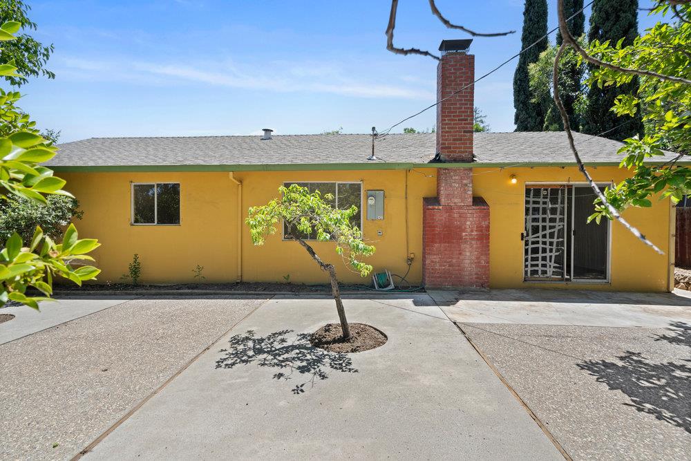 220 Highland Oaks DR