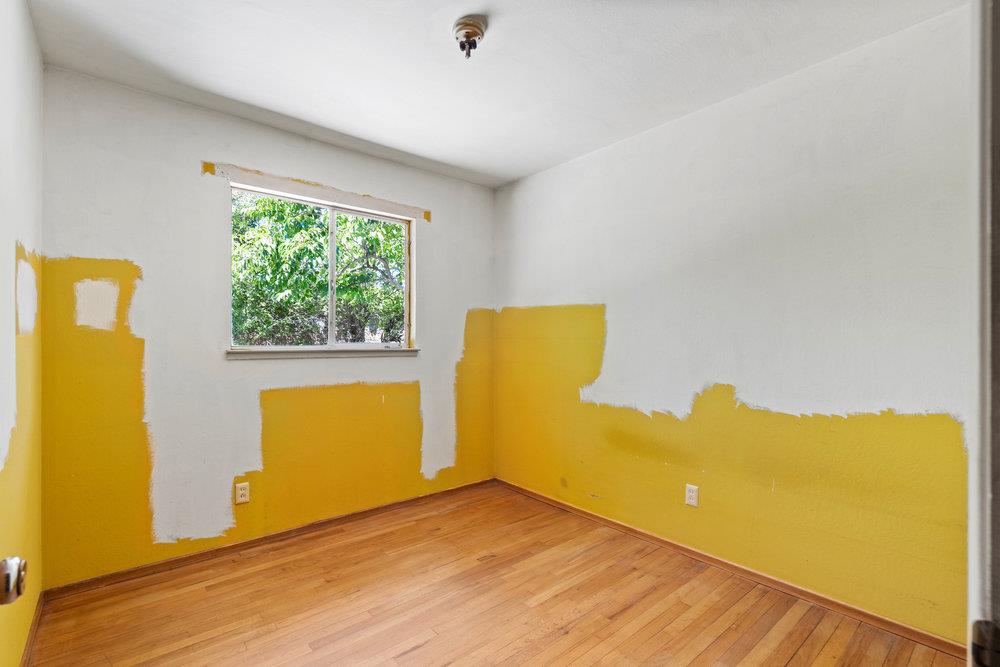 220 Highland Oaks DR