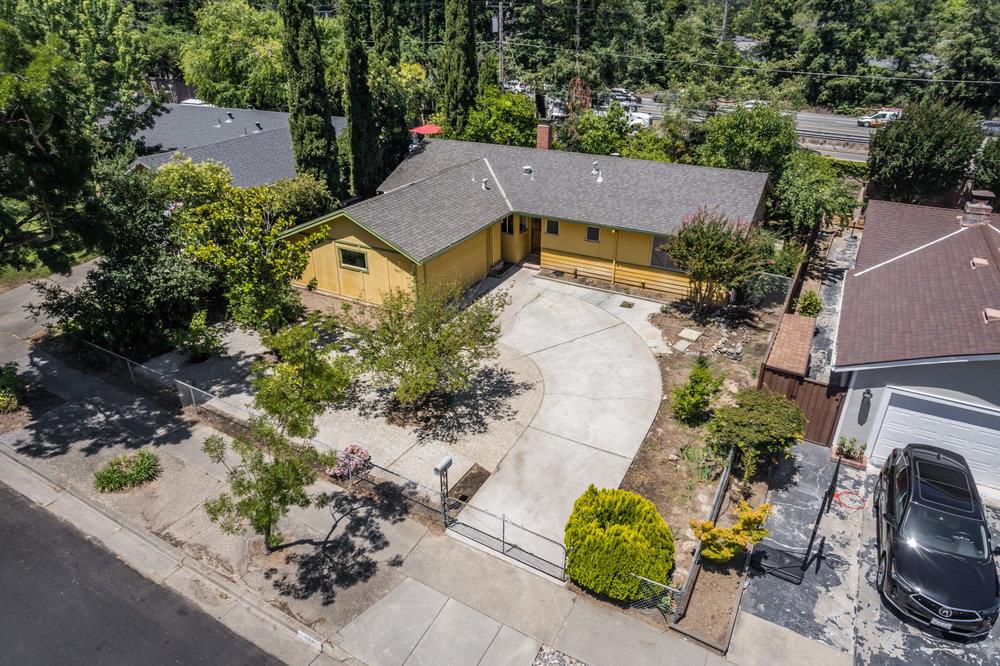 220 Highland Oaks DR