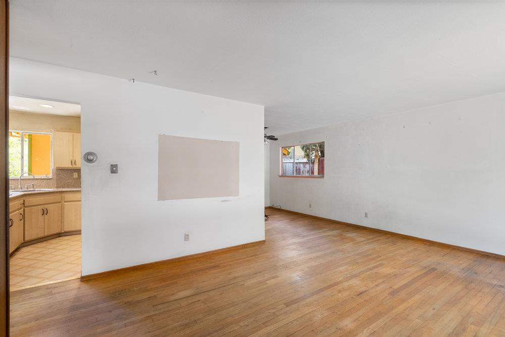 220 Highland Oaks DR