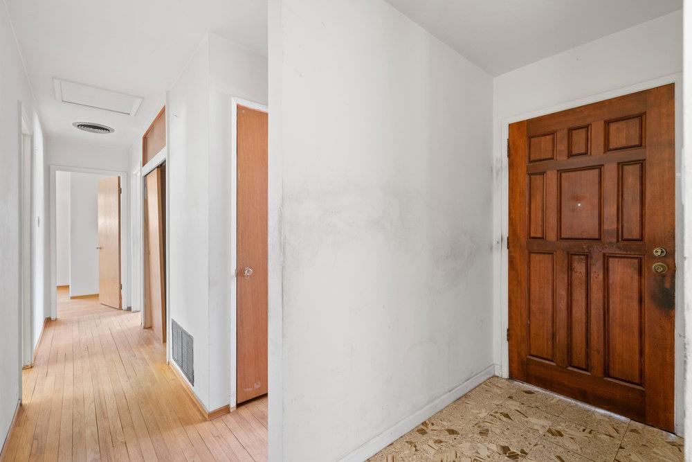 220 Highland Oaks DR