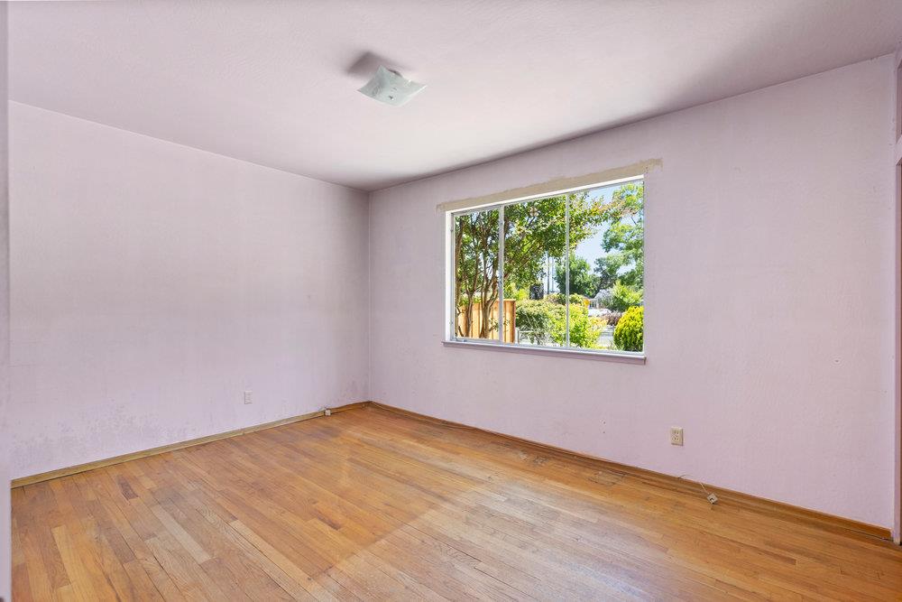 220 Highland Oaks DR